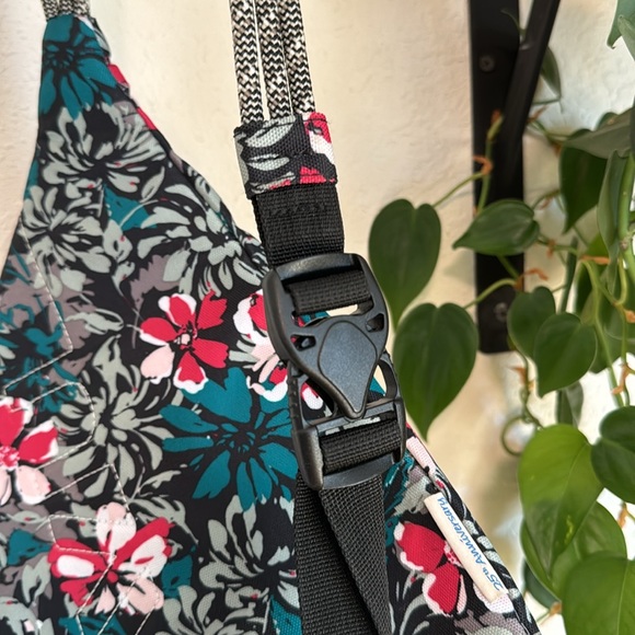 Kavu Painted Floral 25th Anniversary Mini Rope Sling Bag - Picture 4 of 8